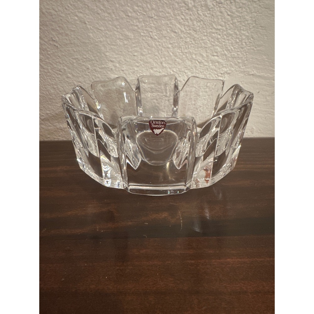 Orrefors Sweden Corona Crystal Bowl Lars Hellsten Scalloped Glass Centerpiece‎